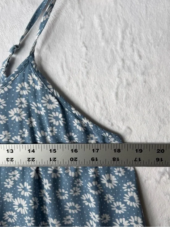 wild fable Blue and White Floral Top with Label - Picture 4 of 7